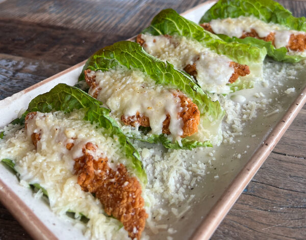 Ensalada César (con las manos)